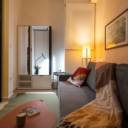 Apartment Retro-modern Echoes