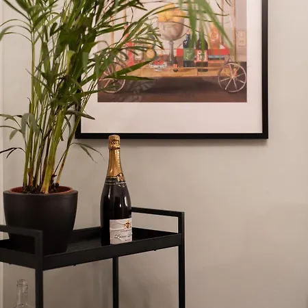 Apartment Retro-modern Echoes *