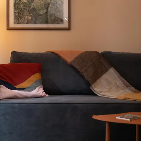 Apartment Retro-modern Echoes