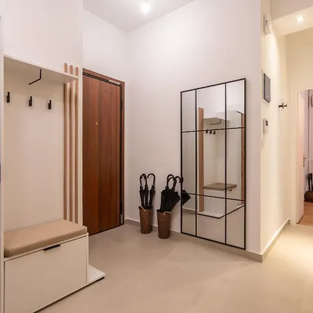 Apartment Retro-modern Echoes *