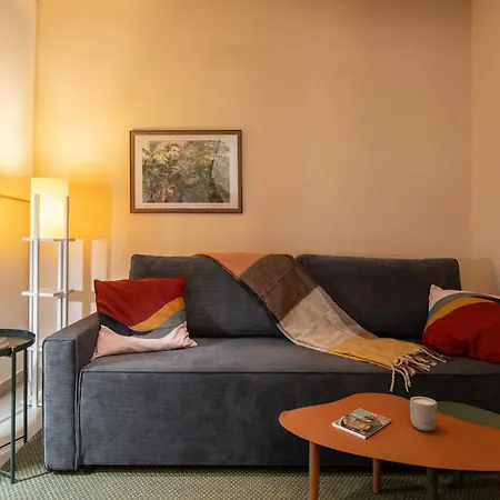 Retro-modern Echoes Apartment *