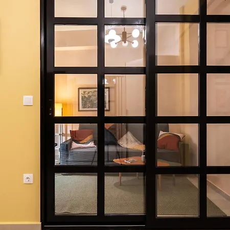 Apartment Retro-modern Echoes Athens