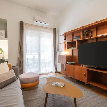 Apartment Retro-modern Echoes