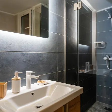 Retro-modern Echoes Apartment